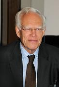 Dr. Wolfgang Hoffmann-Riem von der Forschungsstelle Recht und Innovation an ...